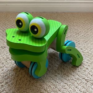 Melissa & Doug - First Play Frolicking Frog Wooden Pull Toy